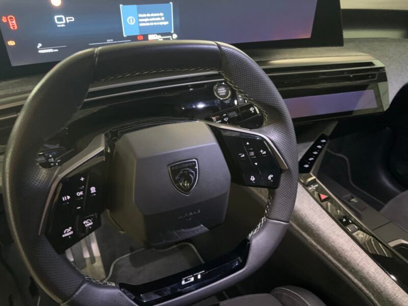 PEUGEOT 3008 1.2 GT HYBRID 136