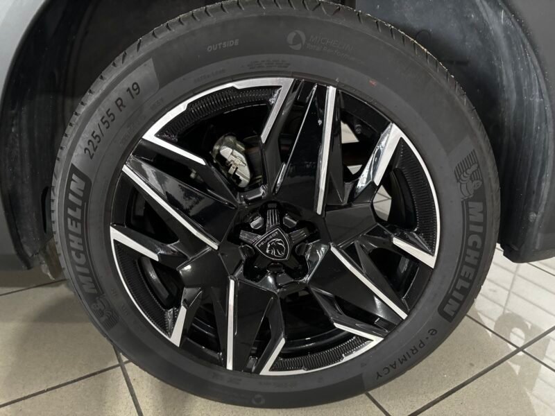 PEUGEOT 3008 1.2 GT HYBRID 136