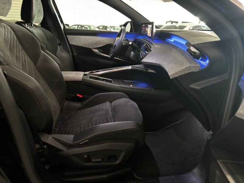 PEUGEOT 3008 1.2 GT HYBRID 136